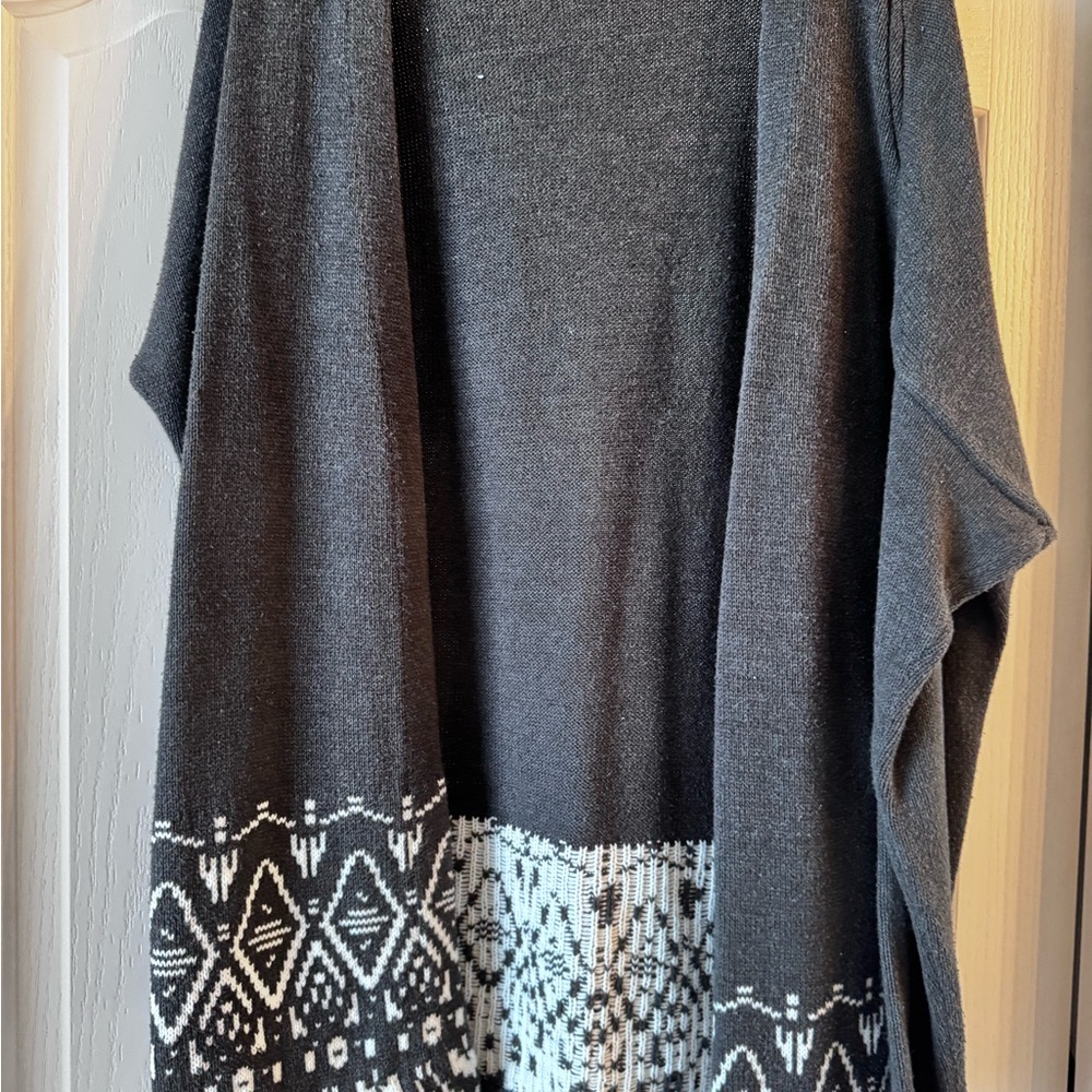 Old Navy Charcoal and White Patterned Cardigan